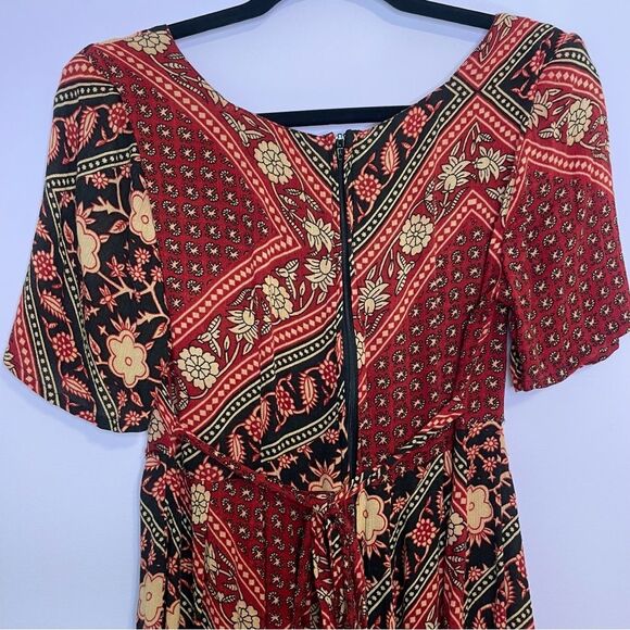 MinkPink Mini Dress Short Sleeve Boho Red Black Floral Patchwork Size Small - Picture 7 of 8